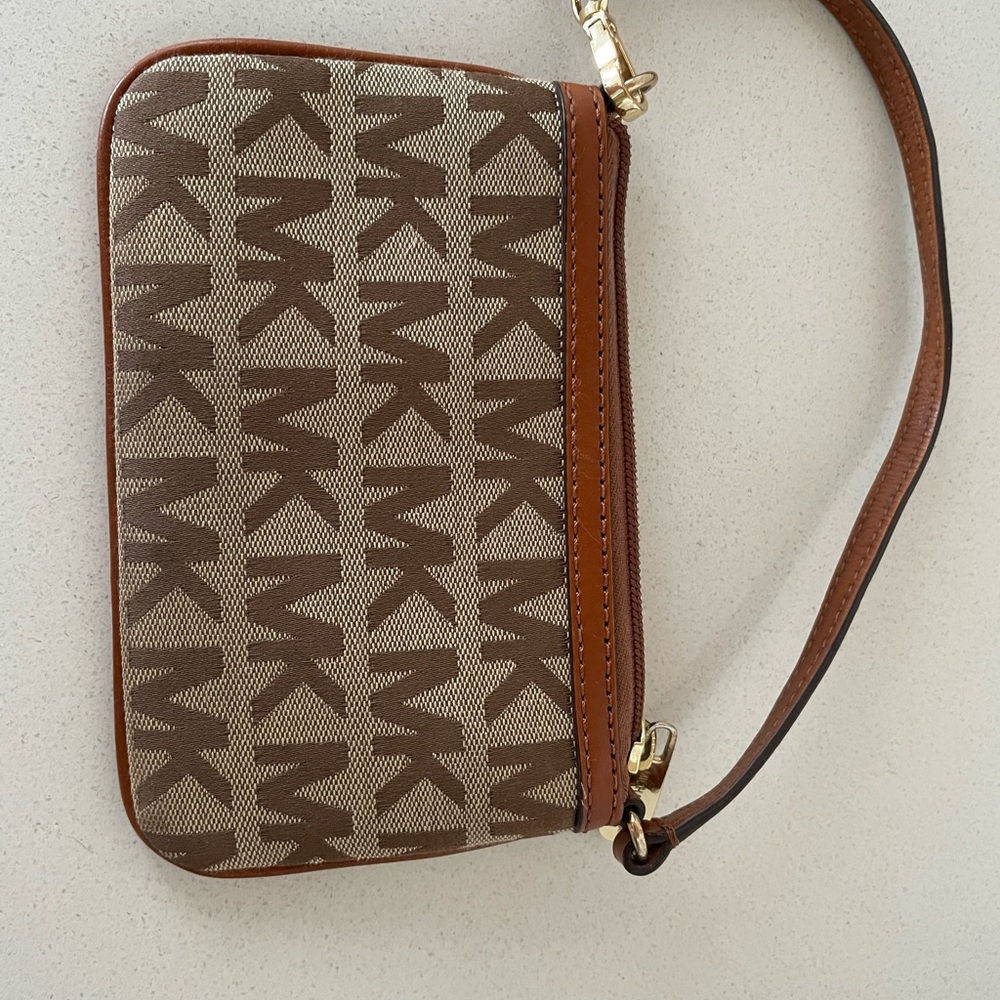 Micheal Kors Clutch